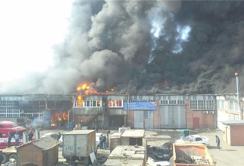 Пожар в автоцентре на Гайдашовке в Красноярске. Фото: https://vk.com/mishastu